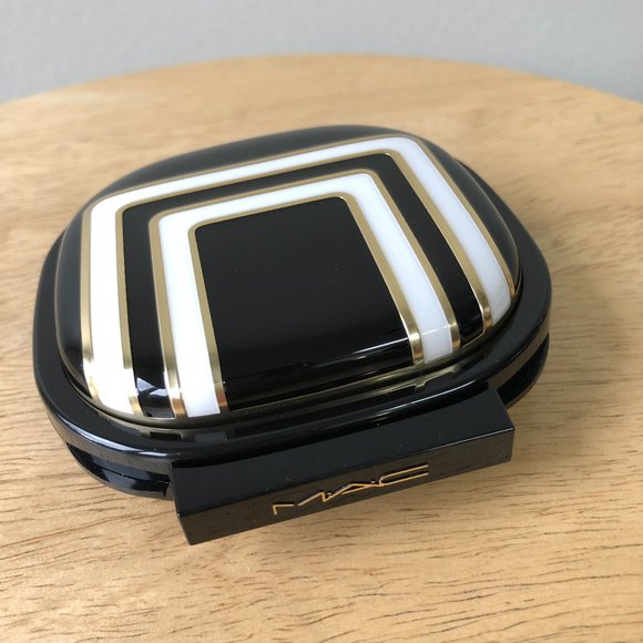 MAC - BASICS EYESHADOW PALETTE - Picture 2 of 7